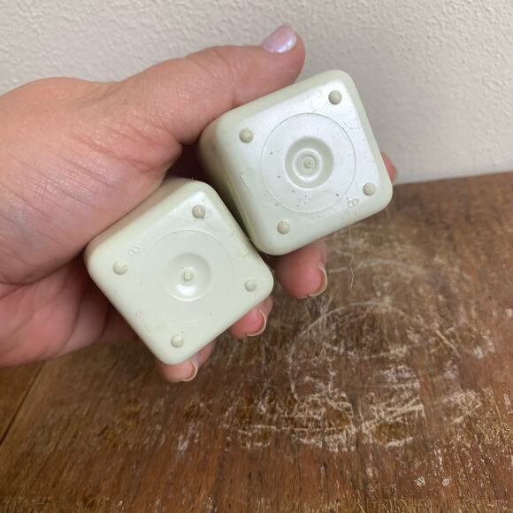 Vintage Retro Sterlite Plastic Orange Butterfly Salt & Pepper Shakers - Picture 6 of 7